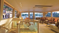 CHRISTINE -   Salon looking aft